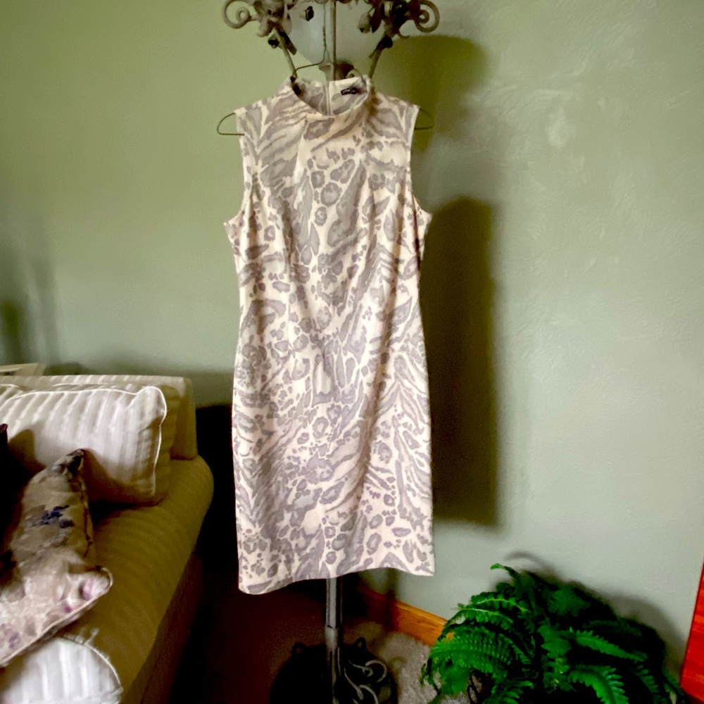 NWT beautiful J McLaughlin sleeveless dress. Size S